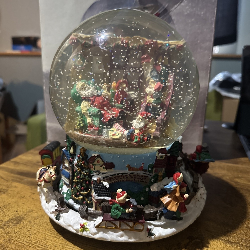 Vintage Mervyn's Musical Waterglobe with Revolving Base Christmas Watch Video